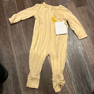 Guisby Baby Neutral Bamboo Stretch One Piece Pajamas Size 3-6 NWT KS01